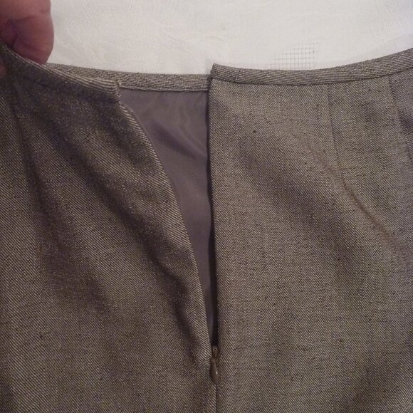 New Le Suit Skirt Set Size 8 Ruffle Pleated Hem Tan Beige Lapel Scarf 3-Piece - Picture 7 of 15